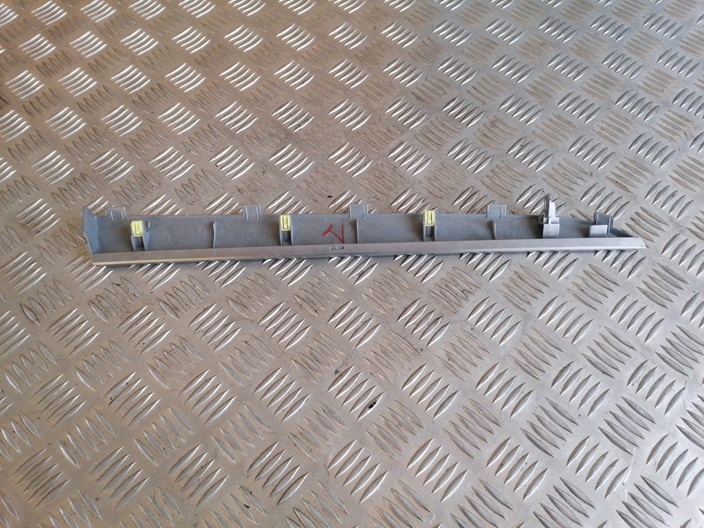 Mērinstrumentu paneļa dekoratīvā uzlika priekš SUBARU LEGACY 2011