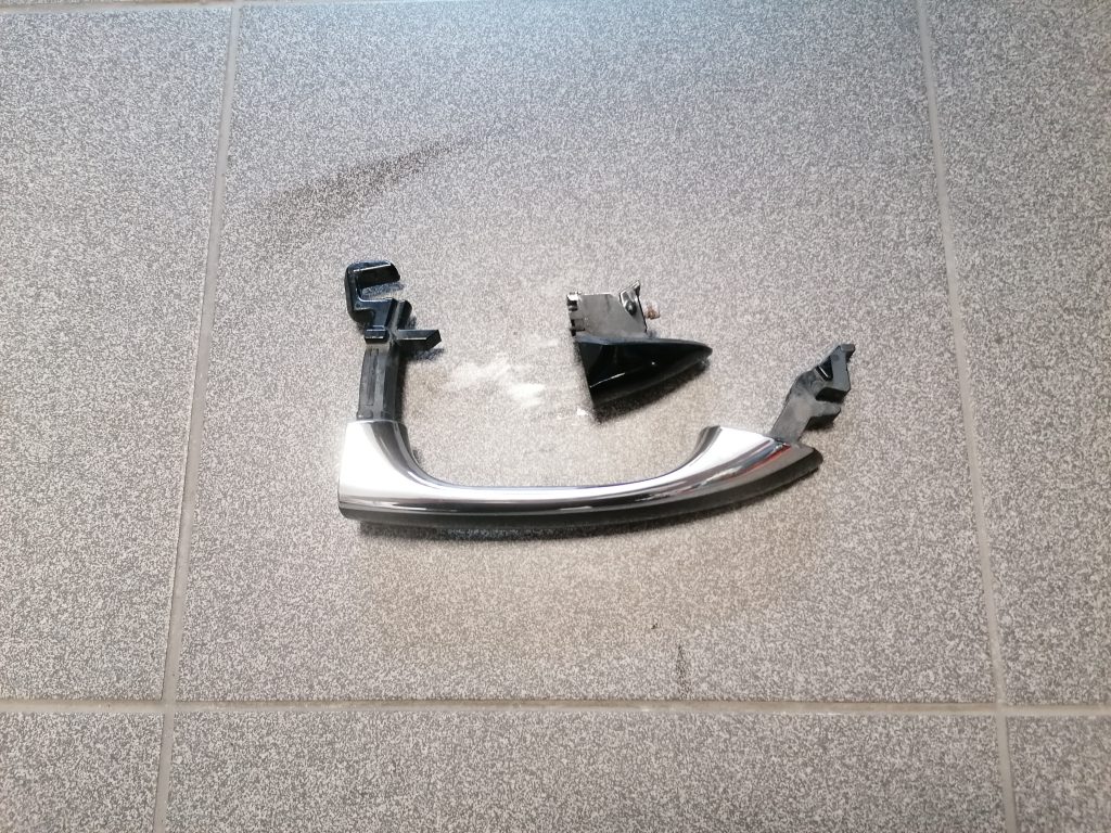 Aizmugurējāis labais durvju rokturis priekš MERCEDES BENZ CLS 320 2005