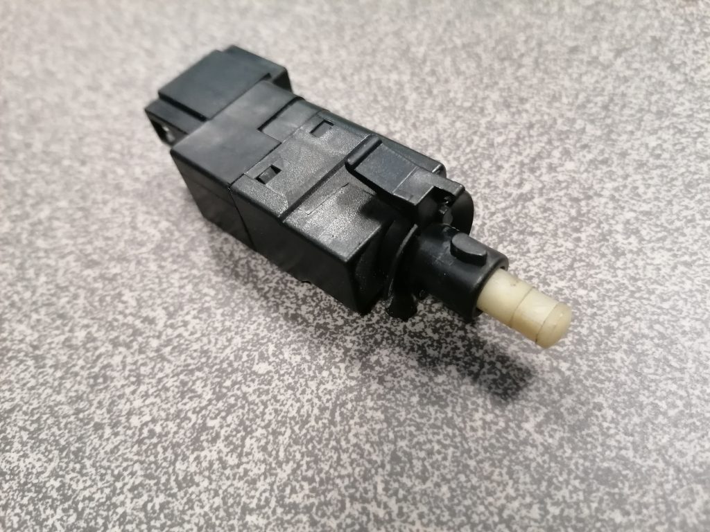 Stāvbremzes devējs priekš MERCEDES BENZ CLS 320 2005