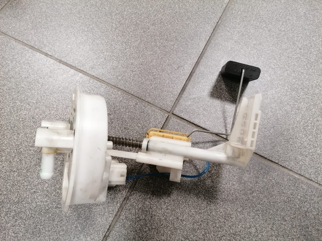 Degvielas tvertnes sūkņa līmeņa devējs priekš MERCEDES BENZ CLS 320 2005