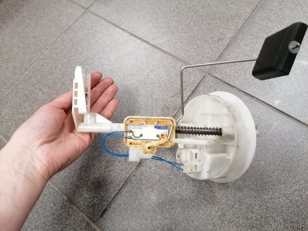 Degvielas tvertnes sūkņa līmeņa devējs priekš MERCEDES BENZ CLS 320 2005