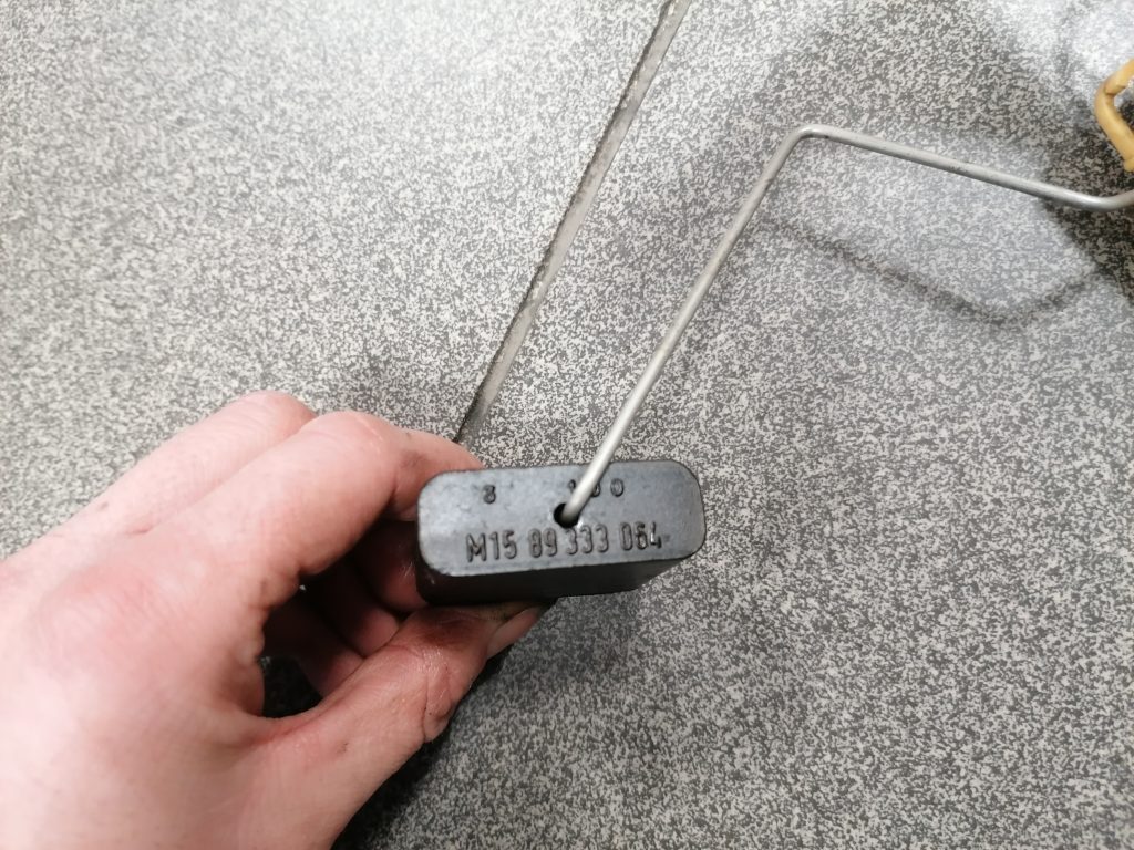 Degvielas tvertnes sūkņa līmeņa devējs priekš MERCEDES BENZ CLS 320 2005