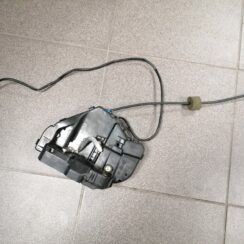 Aizmugurējo labo durvju slēdzene priekš MERCEDES BENZ CLS 320 2005