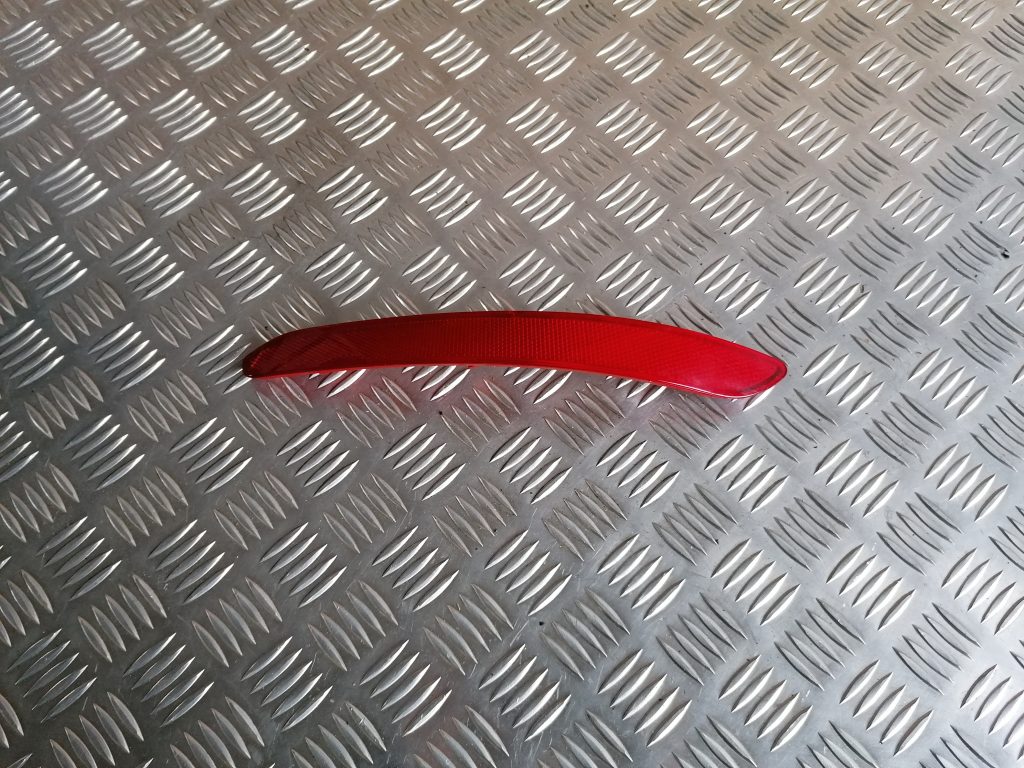 Aizmugurējais atstarotājs priekš BMW 3 2013-2017 7315166