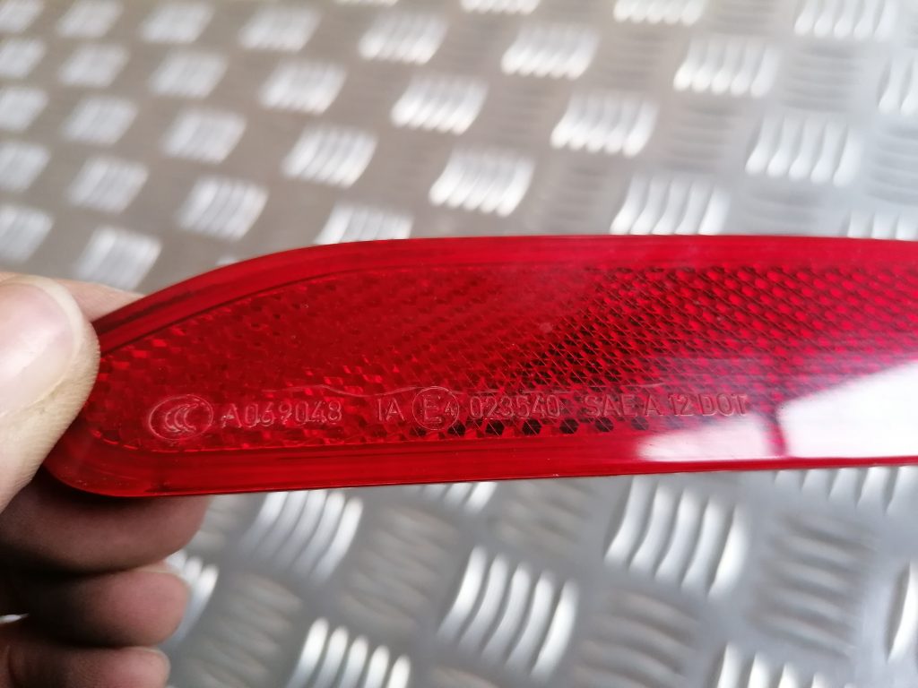 Aizmugurējais atstarotājs priekš BMW 3 2013-2017 7315166