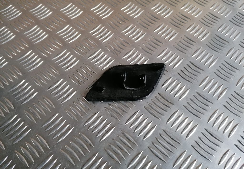 Lukturu mazgātāja sprauslas vāks priekš AUDI A6 AVANT 2007 QUATTRO 2 Lukturu mazgātāja sprauslas vāks priekš AUDI A6 AVANT 2007 QUATTRO