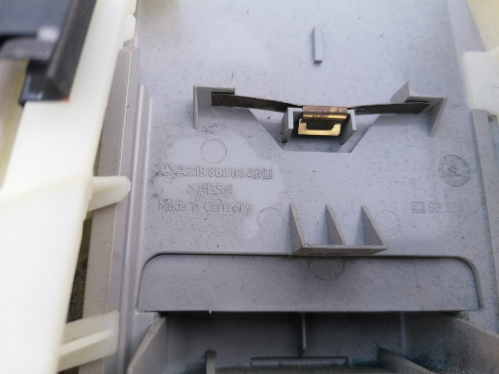 Vidējas salona statnes apdare priekš MERCEDES BENZ CLS 320 2005 3 Vidējas salona statnes apdare priekš MERCEDES BENZ CLS 320 2005