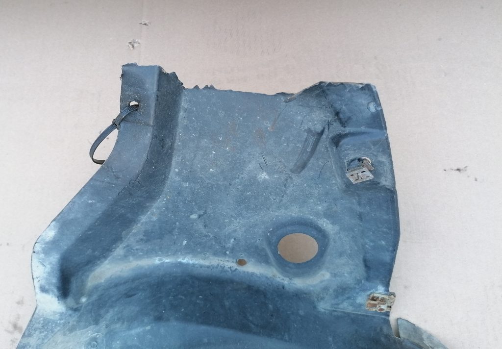 Priekšējais kreisais paspārns priekš MERCEDES BENZ CLS 320 2005