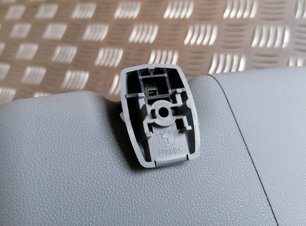 Saules aizsargs priekš BMW 1 E87 2009 WHITE 4 Saules aizsargs priekš BMW 1 E87 2009 WHITE