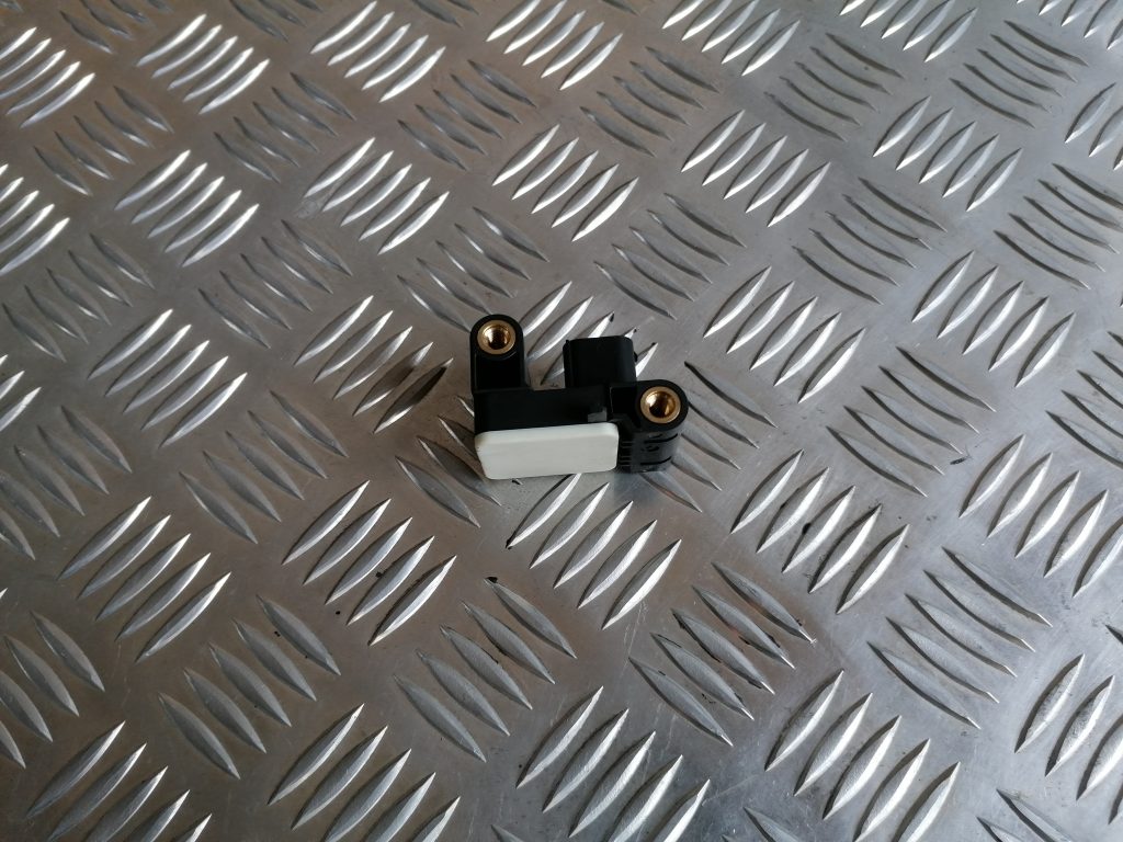 Drošības spilvena trieciensensors priekš BMW 1 E87 2009 WHITE 1 Drošības spilvena trieciensensors priekš BMW 1 E87 2009 WHITE