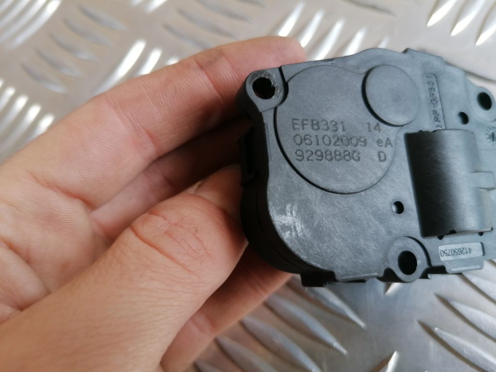 Apsildes sistēmas aktuators priekš BMW 1 E87 2009 WHITE