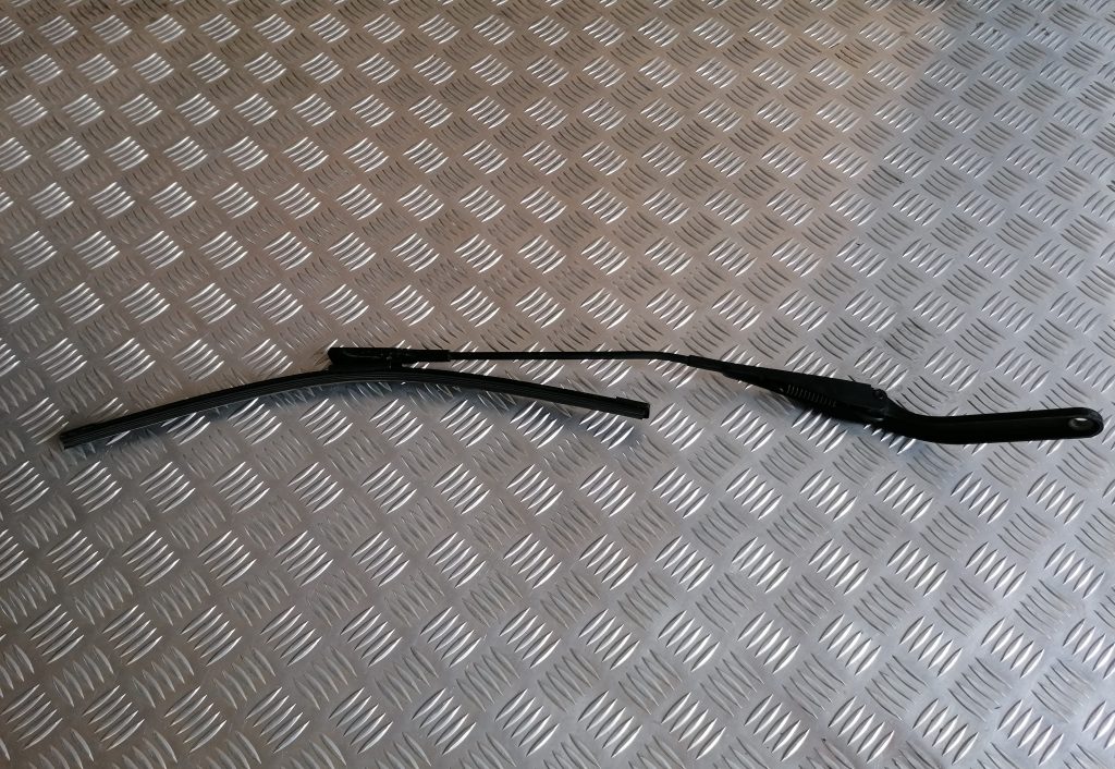 Vējstikla slotiņa priekš BMW 1 E87 2009 WHITE