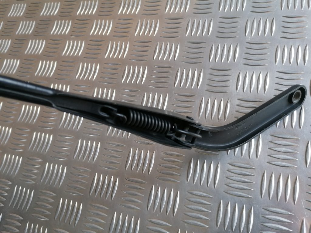 Vējstikla slotiņa priekš BMW 1 E87 2009 WHITE