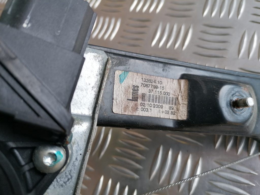 Stikla pacelšanas mehānisms aizmugurējais labais priekš BMW 1 E87 2009 WHITE