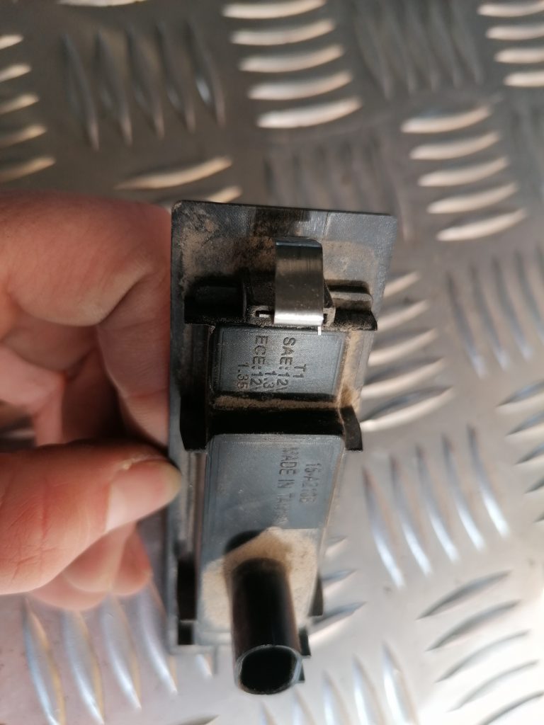 Numura zīmes apgaismojums priekš BMW 1 E87 2009 WHITE 4 Numura zīmes apgaismojums priekš BMW 1 E87 2009 WHITE