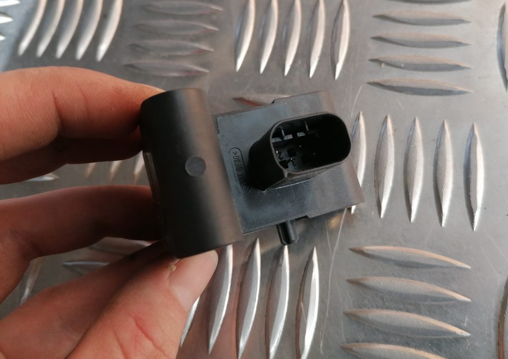 Drošības spilvena trieciensensors priekš BMW 1 E87 2009 WHITE 4 Drošības spilvena trieciensensors priekš BMW 1 E87 2009 WHITE