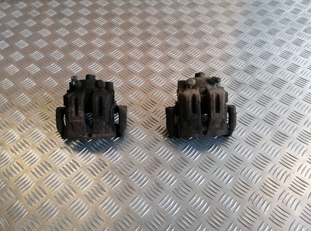 Aizmugurējais kreisais suports priekš BMW 1 E87 2009 WHITE