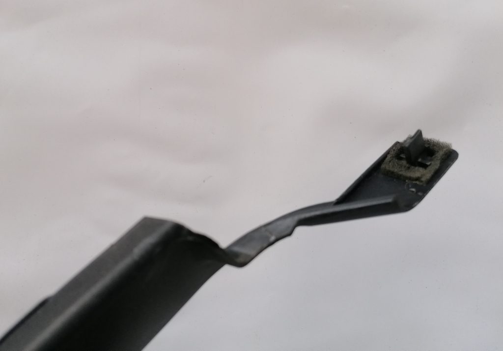 Aizmugurējo kreiso durvju moldings priekš BMW 1 E87 2009 WHITE