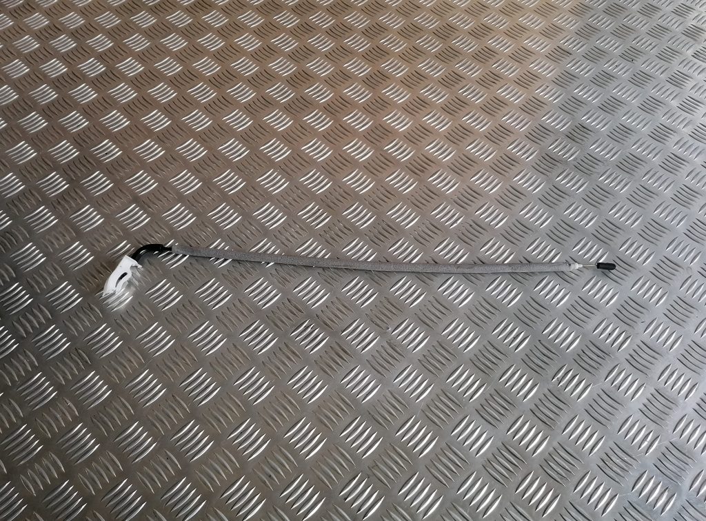 Durvju roktura trose priekš BMW 1 E87 2009 WHITE 1 Durvju roktura trose priekš BMW 1 E87 2009 WHITE