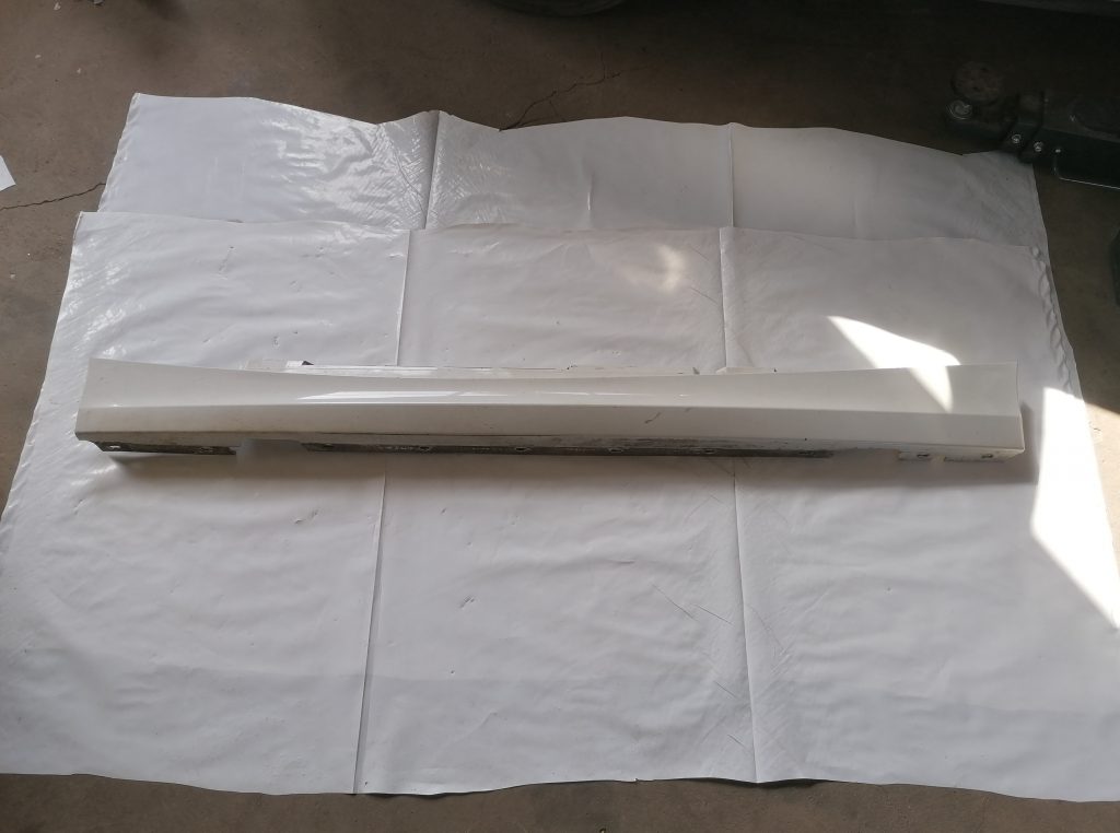 Ārēja sliekšņa kreisa uzlika priekš BMW 1 E87 2009 WHITE 1 Ārēja sliekšņa kreisa uzlika priekš BMW 1 E87 2009 WHITE