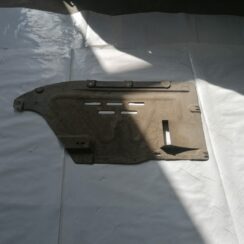 Virsbūves apakšējais aizsargs priekš BMW 1 E87 2009 WHITE