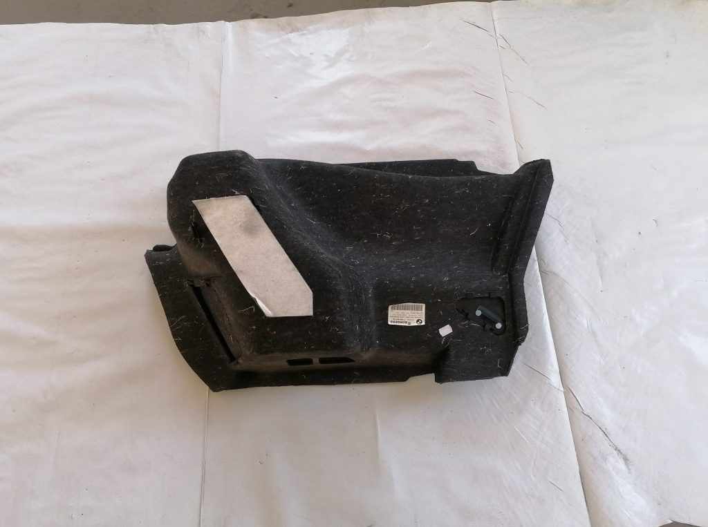 Bagāžnieka nodalījuma sānu apdare priekš BMW 1 E87 2009 WHITE