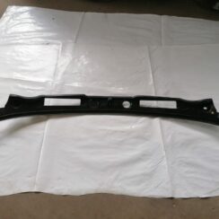 Vējstikla uzlikas (deflektora) režģis priekš BMW 1 E87 2009 WHITE