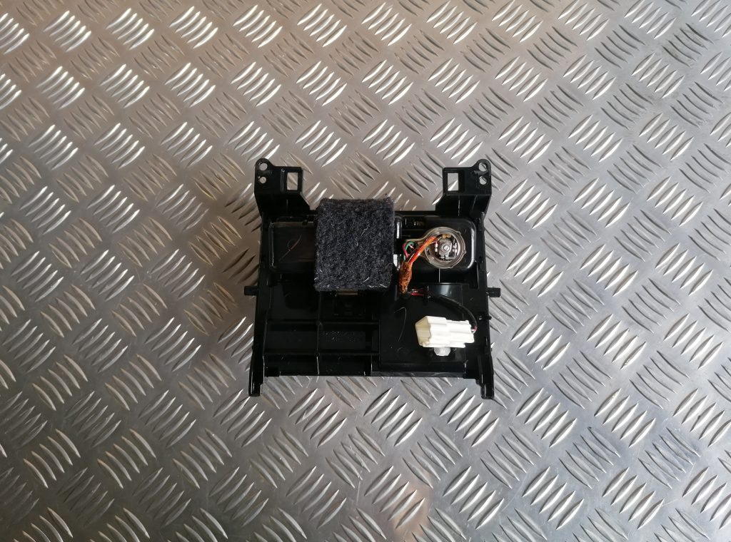 Pelnu trauks priekš LEXUS IS250 2007 2 Pelnu trauks priekš LEXUS IS250 2007