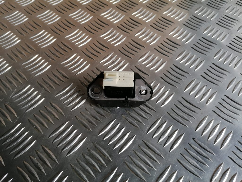 Bagažnieka vāka rokturis priekš LEXUS IS250 2007 3 Bagažnieka vāka rokturis priekš LEXUS IS250 2007