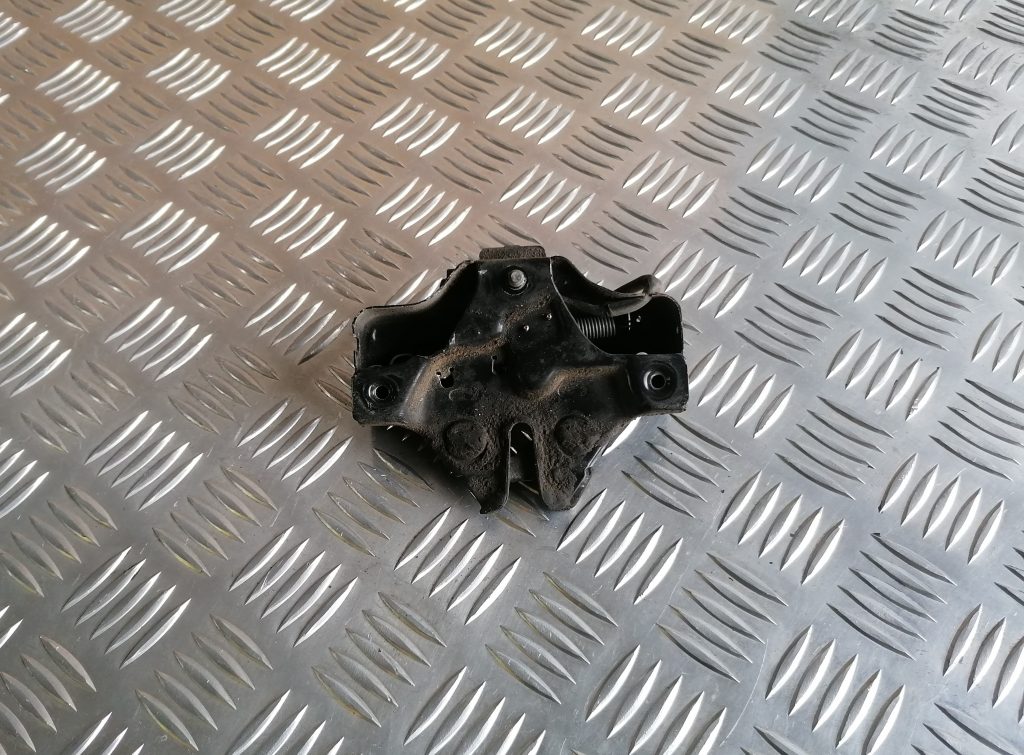 Pārsega slēdzene priekš LEXUS IS250 2007 3 Pārsega slēdzene priekš LEXUS IS250 2007