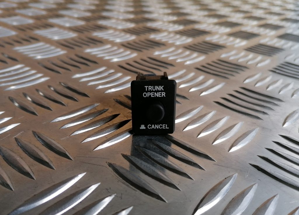 Bagāžnieka vāka atvēršanas rokturis/poga priekš LEXUS IS250 2007 1 Bagāžnieka vāka atvēršanas rokturis/poga priekš LEXUS IS250 2007