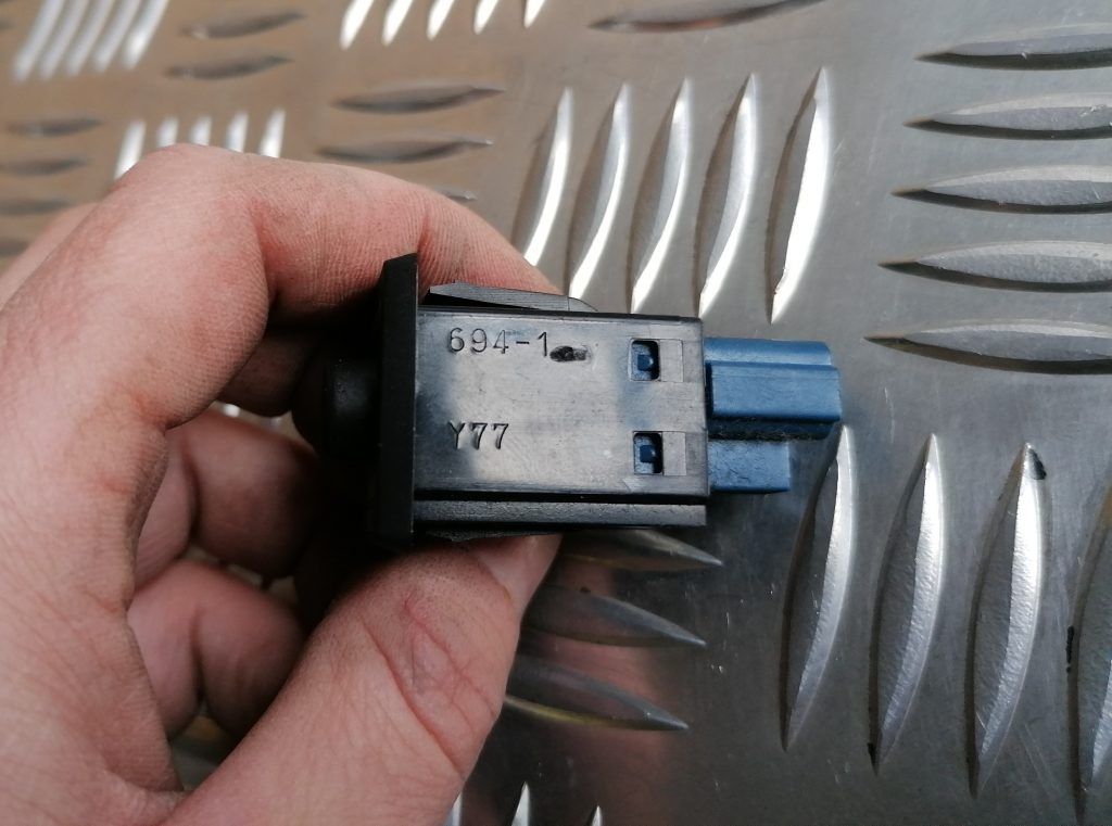 Bagāžnieka vāka atvēršanas rokturis/poga priekš LEXUS IS250 2007 3 Bagāžnieka vāka atvēršanas rokturis/poga priekš LEXUS IS250 2007