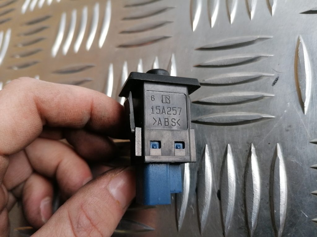 Bagāžnieka vāka atvēršanas rokturis/poga priekš LEXUS IS250 2007 2 Bagāžnieka vāka atvēršanas rokturis/poga priekš LEXUS IS250 2007