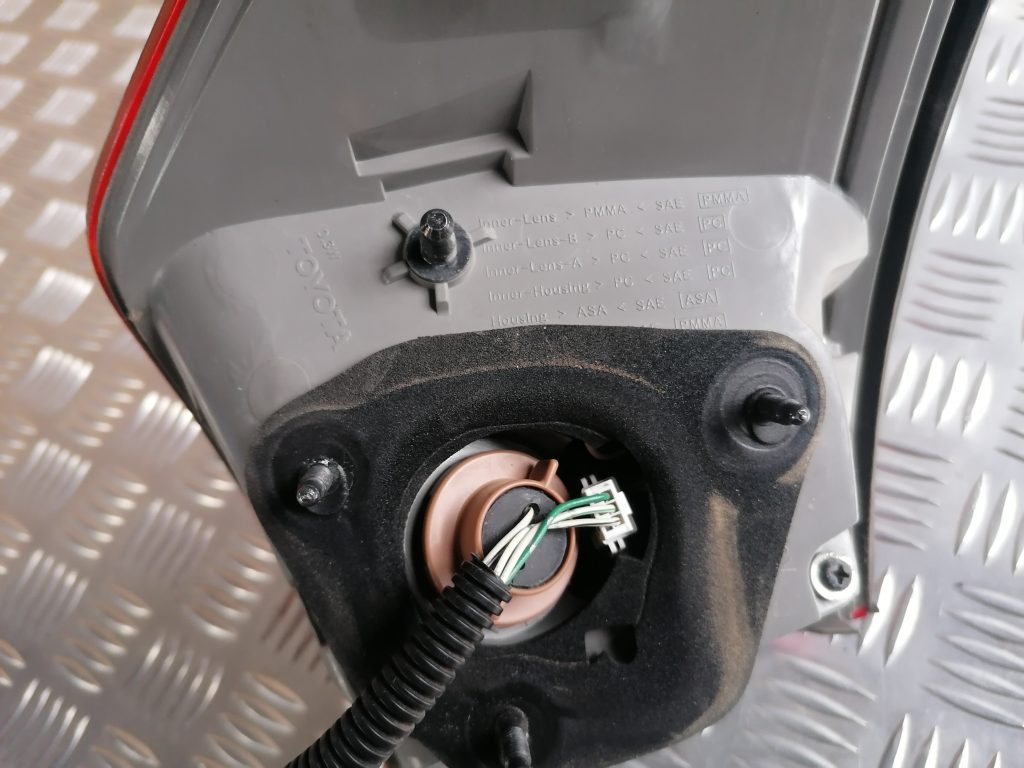 Aizmugurējais labais lukturis priekš LEXUS IS250 2007 4 Aizmugurējais labais lukturis priekš LEXUS IS250 2007