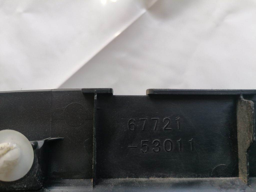 Aizmugurējo labo durvju apdare priekš LEXUS IS250 2007 4 Aizmugurējo labo durvju apdare priekš LEXUS IS250 2007