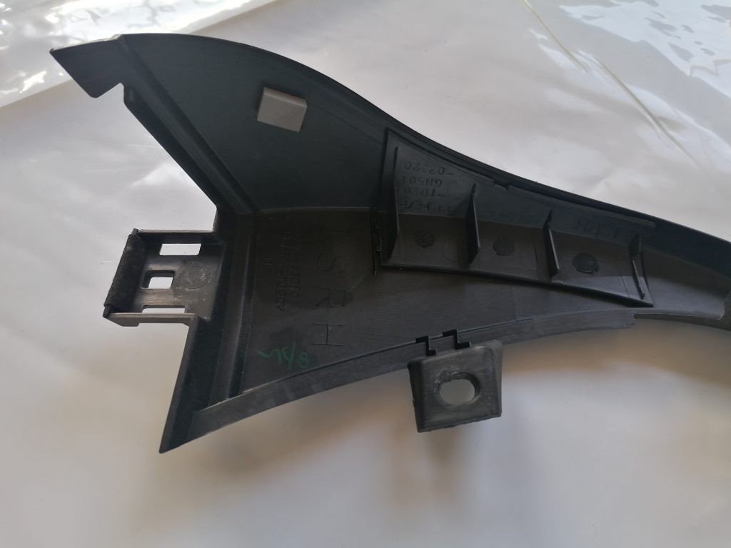 Aizmugurējo labo durvju moldings priekš LEXUS IS250 2007