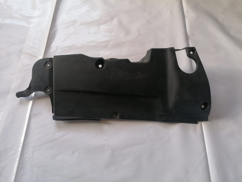 Dzinēja aizsargdaļas priekš LEXUS IS250 2007 2 Dzinēja aizsargdaļas priekš LEXUS IS250 2007