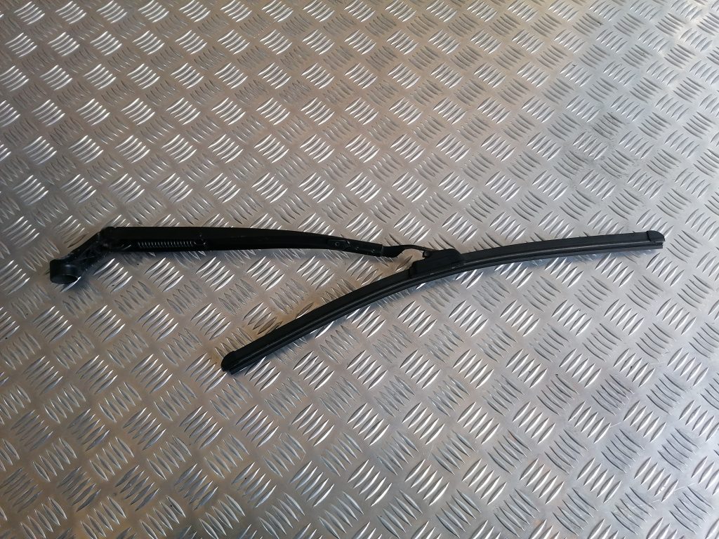 Vējstikla slotiņa priekš LEXUS IS250 2007 1 Vējstikla slotiņa priekš LEXUS IS250 2007