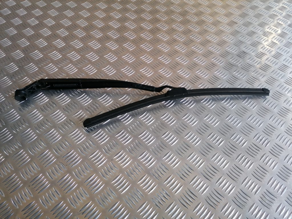 Vējstikla slotiņa priekš LEXUS IS250 2007 2 Vējstikla slotiņa priekš LEXUS IS250 2007