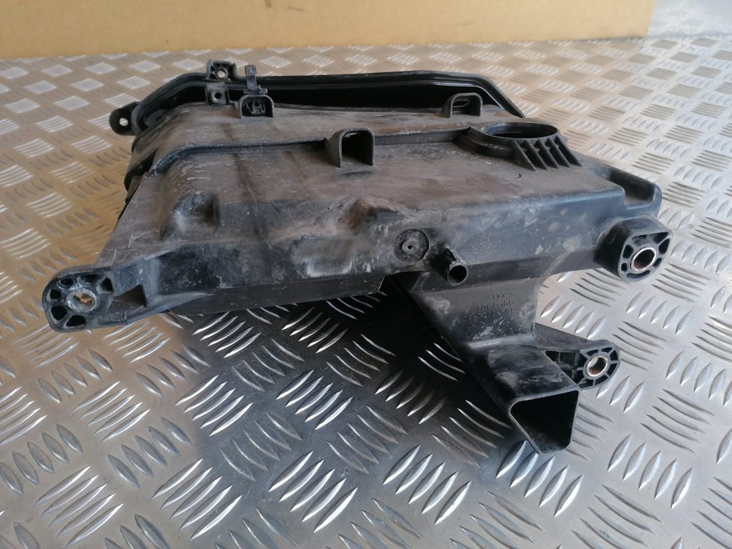 Drošinātāju relejas kaste priekš LEXUS IS250 2007 3 Drošinātāju relejas kaste priekš LEXUS IS250 2007