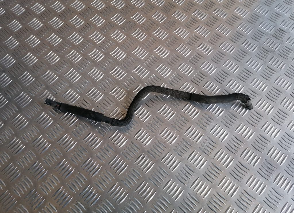 Gumijas šļūtene priekš LEXUS IS250 2007 2 Gumijas šļūtene priekš LEXUS IS250 2007