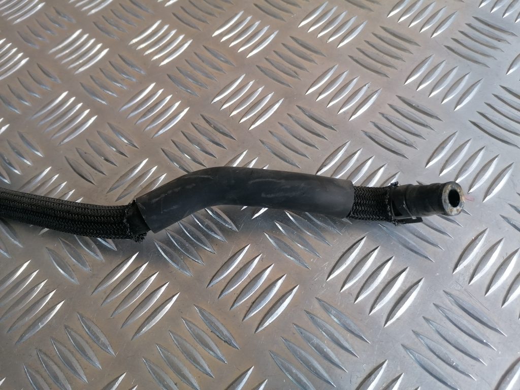 Gumijas šļūtene priekš LEXUS IS250 2007 4 Gumijas šļūtene priekš LEXUS IS250 2007