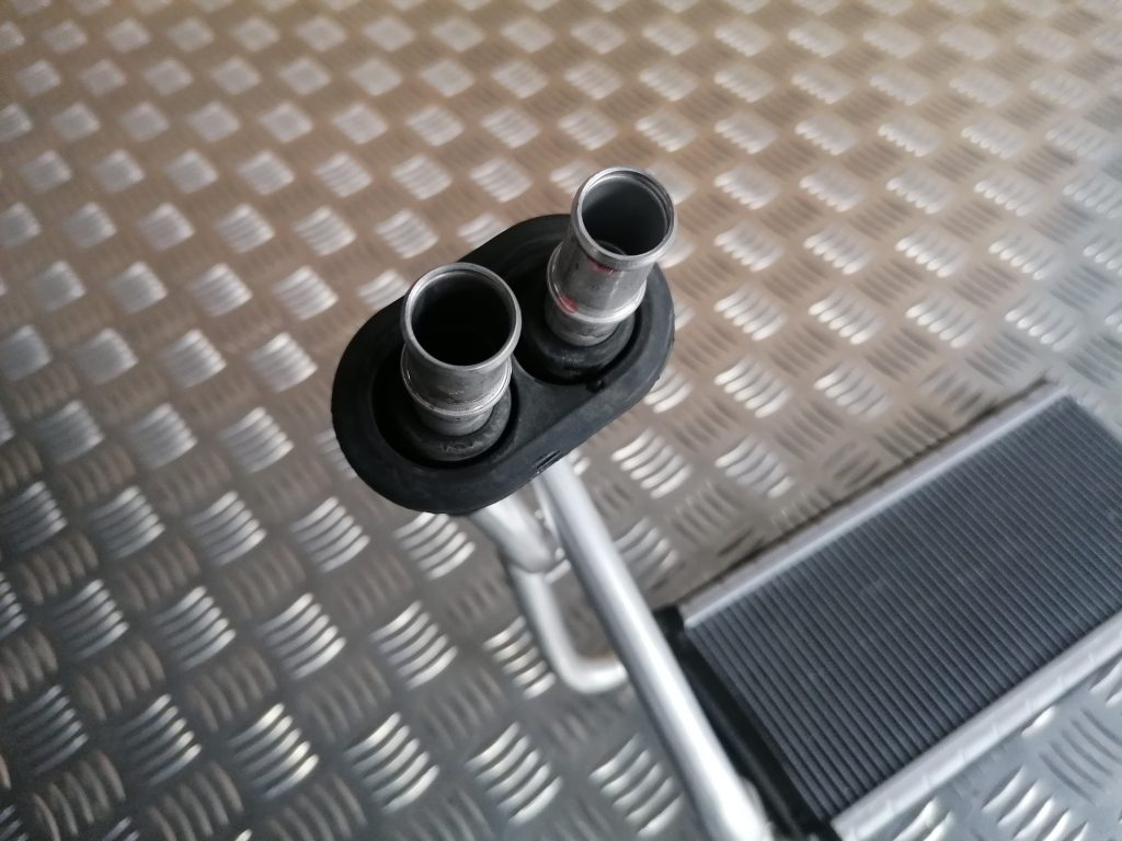 Apsildes sistēmas radiators priekš LEXUS IS250 2007 3 Apsildes sistēmas radiators priekš LEXUS IS250 2007