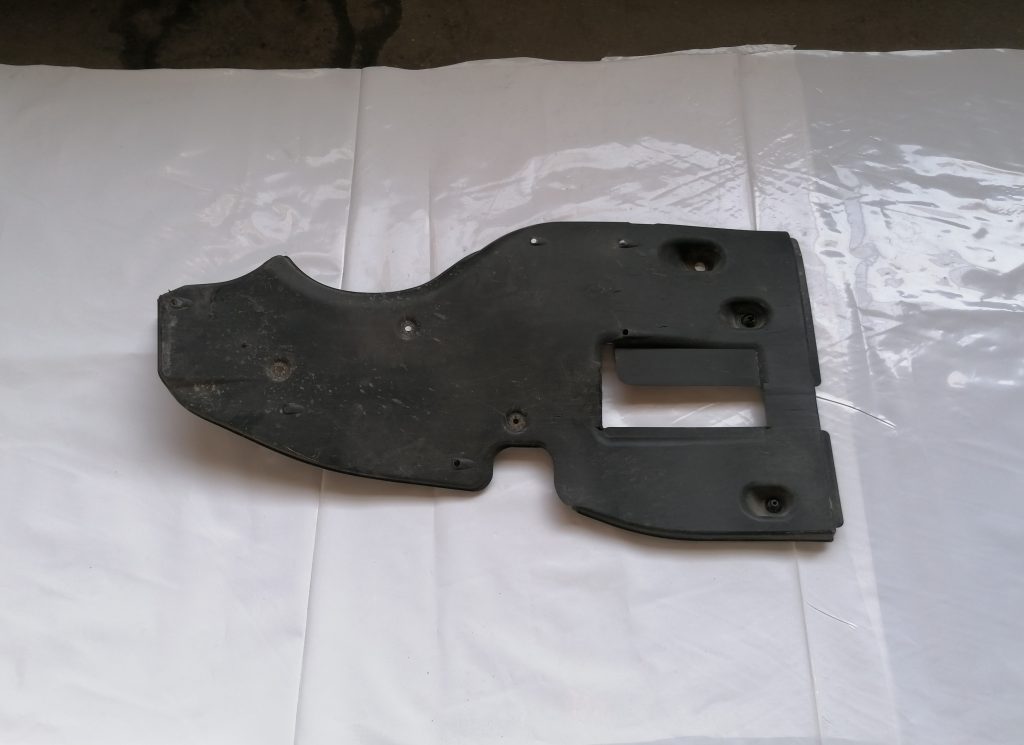 Virsbūves apakšējais aizsargs priekš LEXUS IS250 2007