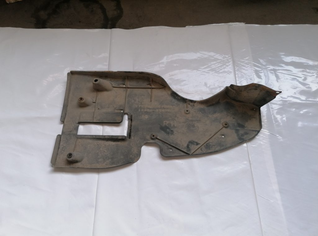 Virsbūves apakšējais aizsargs priekš LEXUS IS250 2007