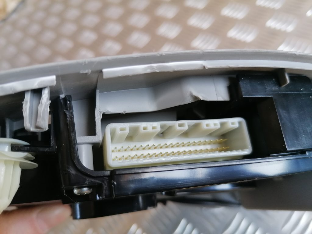 Salona apgaismojuma panelis priekš LEXUS IS250 2007 5 Salona apgaismojuma panelis priekš LEXUS IS250 2007