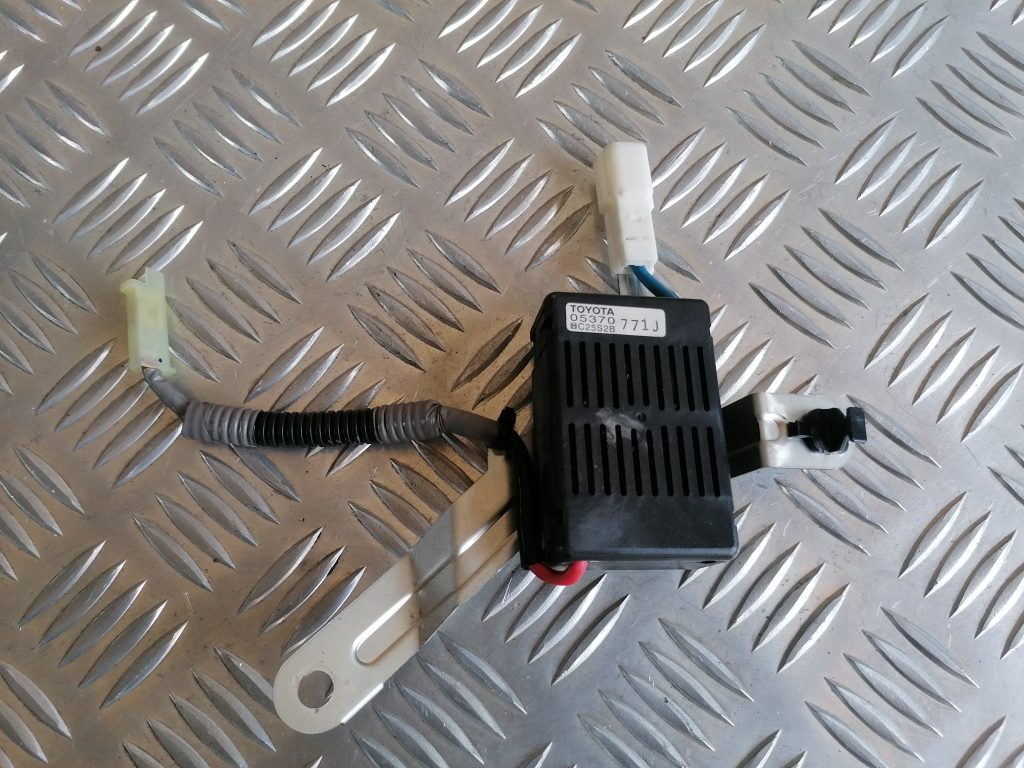 Antenas pastiprinātāja bloks priekš LEXUS IS250 2007 2 Antenas pastiprinātāja bloks priekš LEXUS IS250 2007