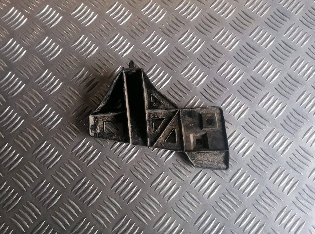 Aizmugurēja bufera kronšteins priekš LEXUS IS250 2007 2 Aizmugurēja bufera kronšteins priekš LEXUS IS250 2007