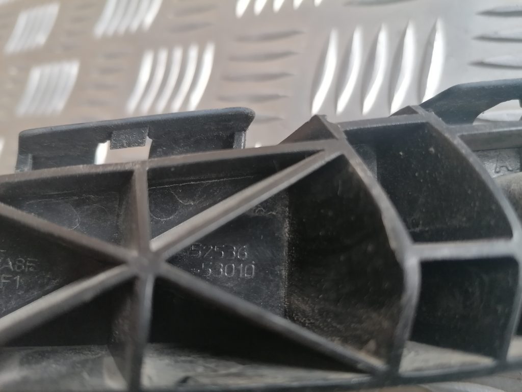 Priekšēja bufera kronšteins priekš LEXUS IS250 2007 3 Priekšēja bufera kronšteins priekš LEXUS IS250 2007