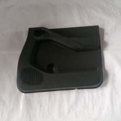 Priekšējo labo durvju apdare priekš NISSAN PATHFINDER 2006